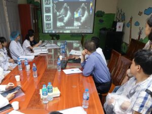 patient-case-discussion-childrens-heartlink-medical-volunteer-visit-ucsf-vietnam-nch