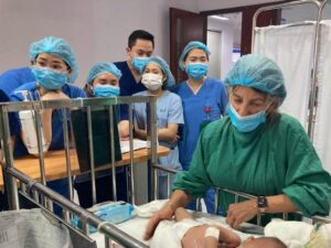pediatric-cardiac-care-icu-nurse-bedside-training-vietnam