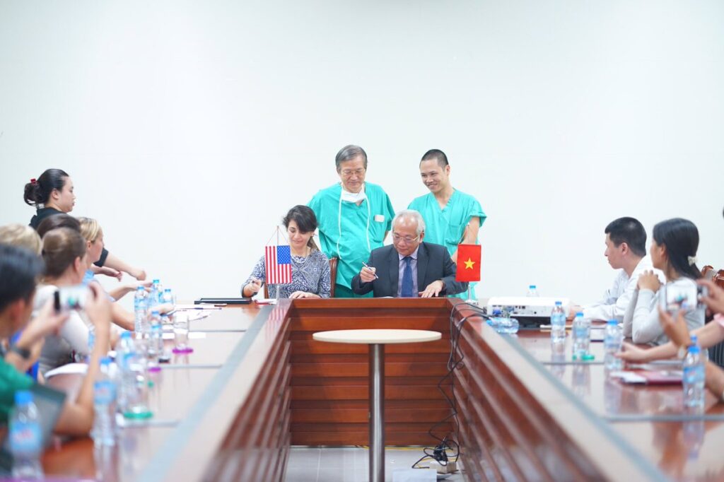 MOU-signing-in-Hanoi