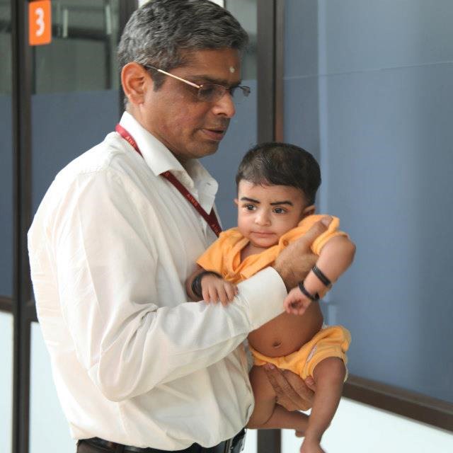 Dr-KK-Kumar-with-patient