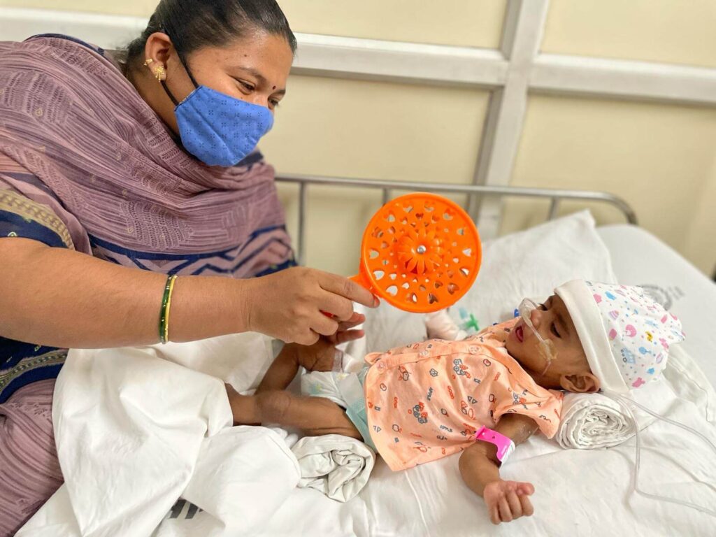 Baby-with-CHD-with-mother-Coimbatore-India-Childrens-HeartLink-training-visit