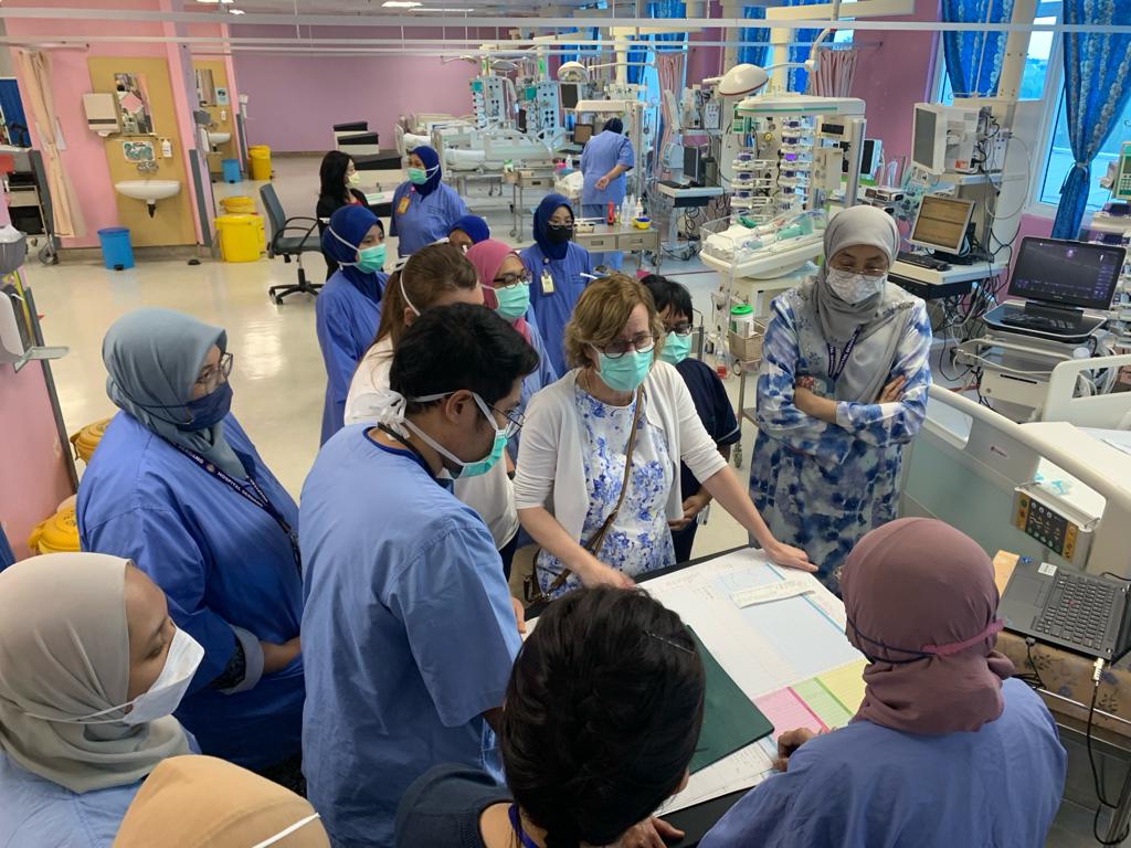 Dr.-Fiona-Reynolds-Pediatric-Intensivist-discussing-patient-in-CICU